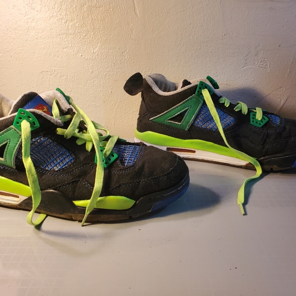 Air Jordan 4 Superman Shoes, 09-24-02 2417936 - Picture 3 of 11